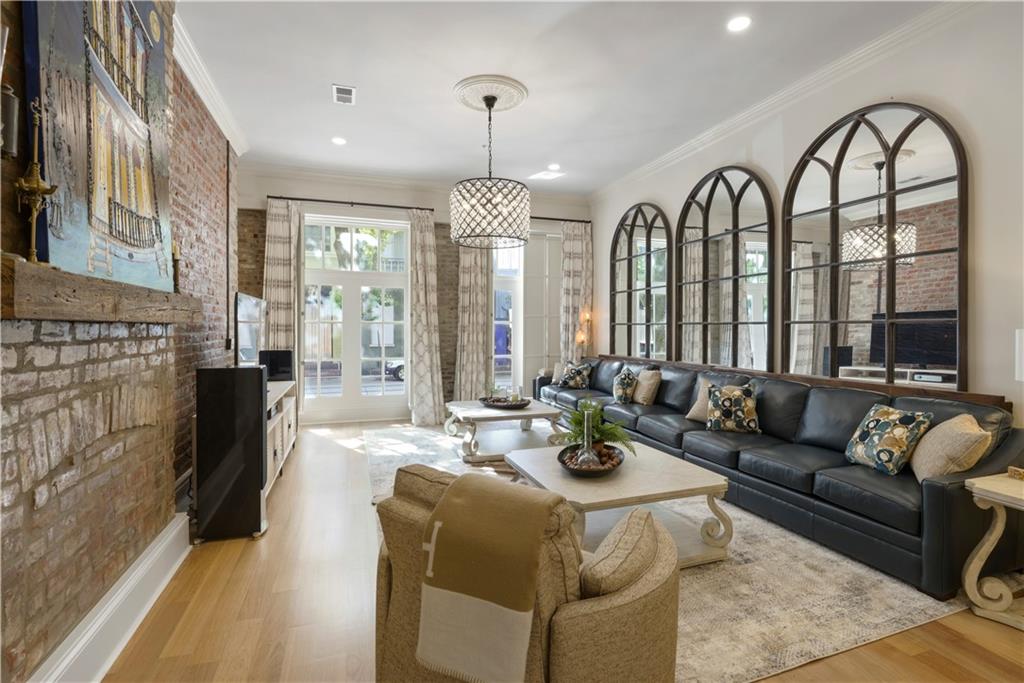 Condo/Sale/Residential